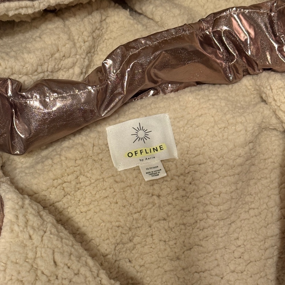 Metallic Puffer Jacket - Picture 5 of 6